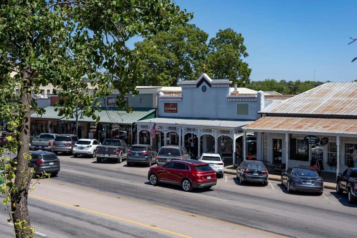 The Loft On Main St Loft With Balcony Views Apartment Fredericksburg Exterior photo