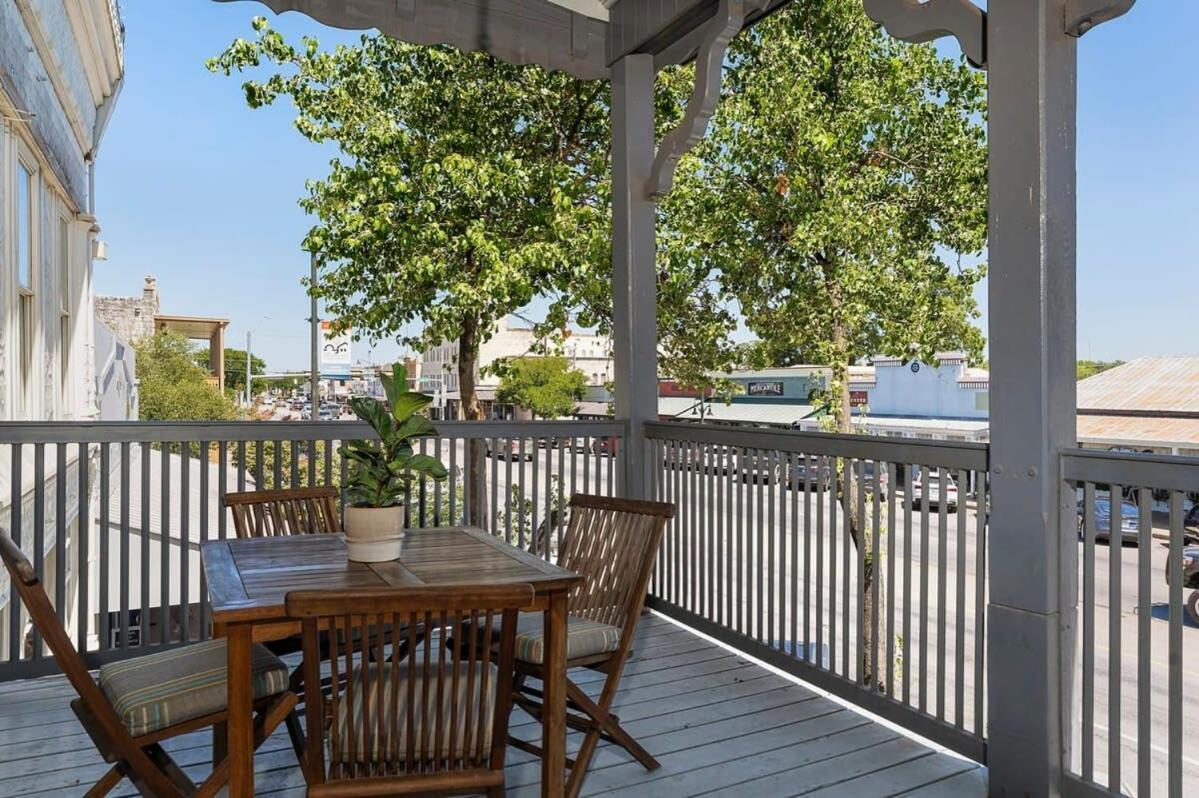 The Loft On Main St Loft With Balcony Views Apartment Fredericksburg Exterior photo