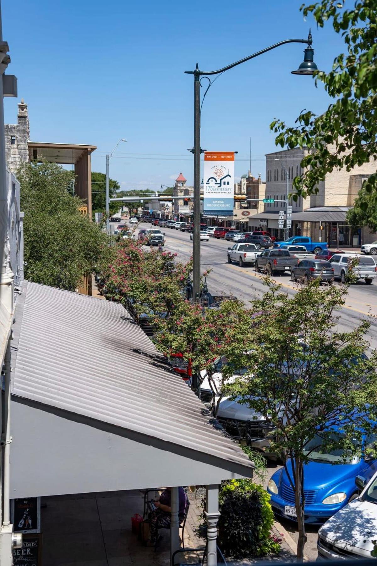 The Loft On Main St Loft With Balcony Views Apartment Fredericksburg Exterior photo